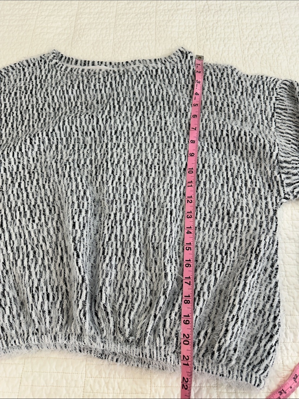 Jennifer Lopez Large Lightweight Black &White Knit Pullover Sweater - Picture 4 of 4